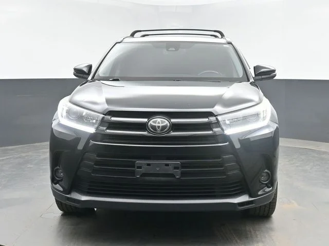 Used 2019 Midnight Black Metallic Toyota SE image 3