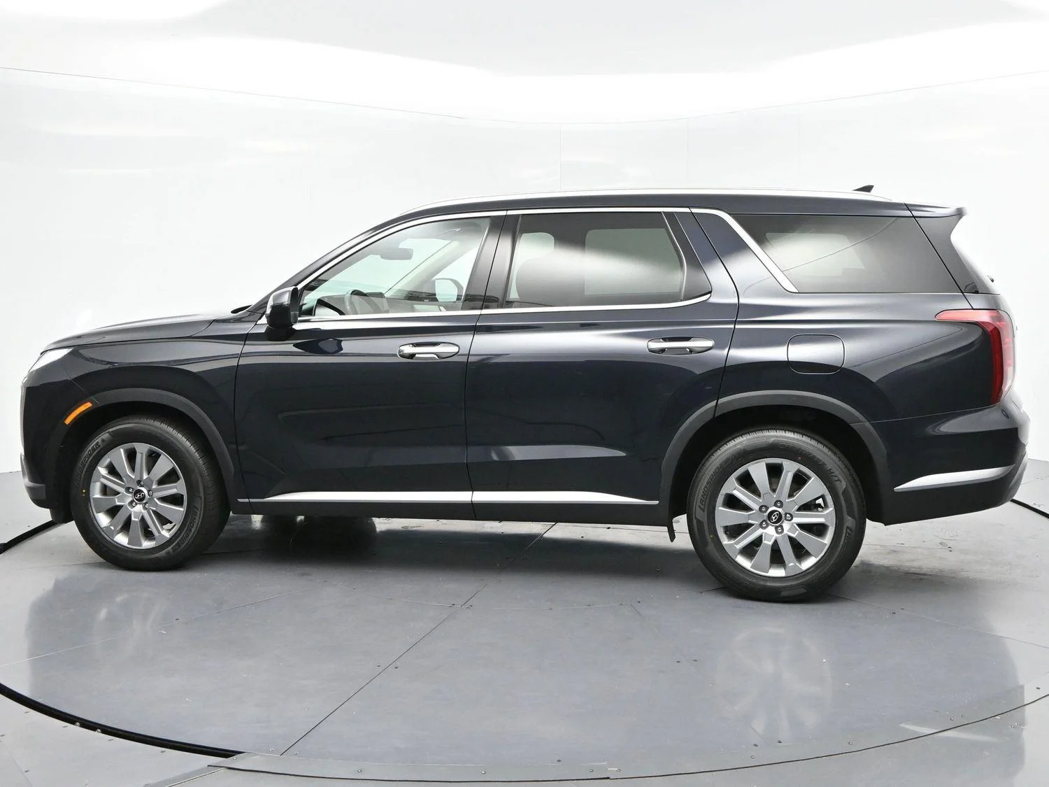 Used 2023 Moonlight Cloud Hyundai SEL image 5