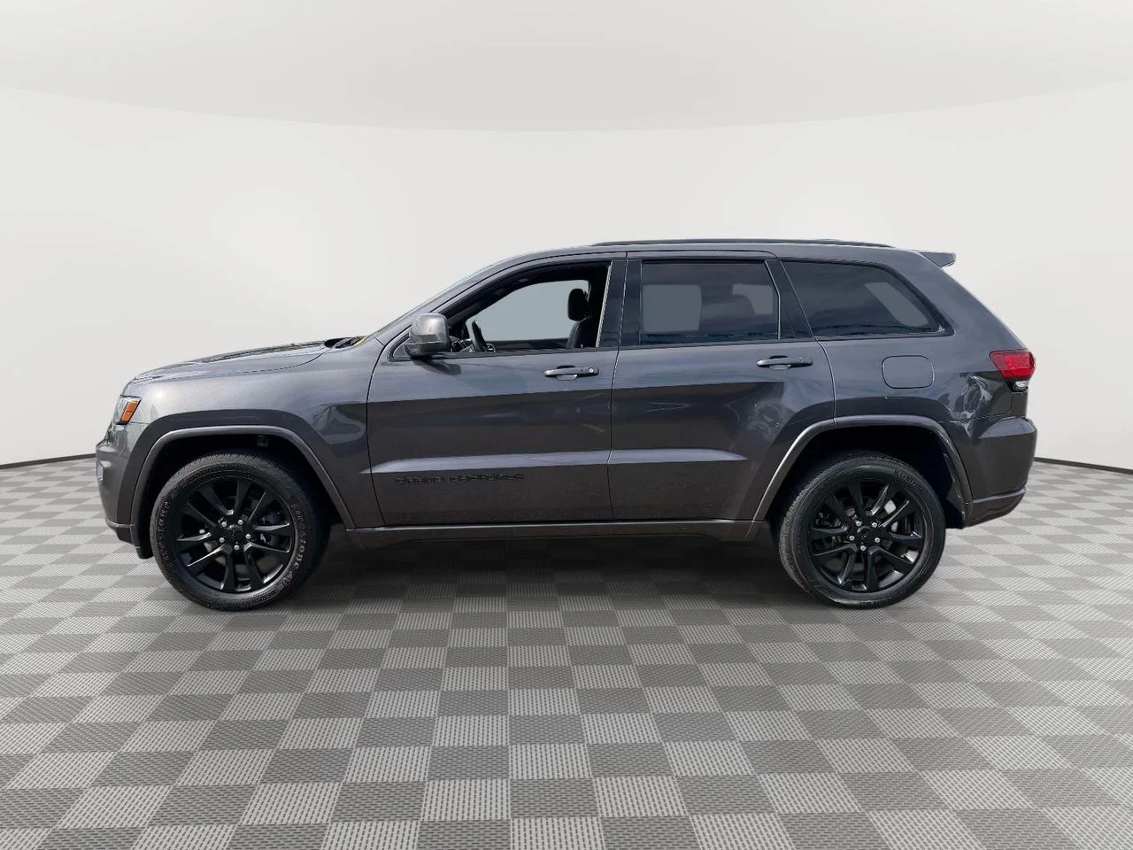Used 2017 Granite Crystal Metallic Clearcoat Jeep Altitude 4x4 image 5