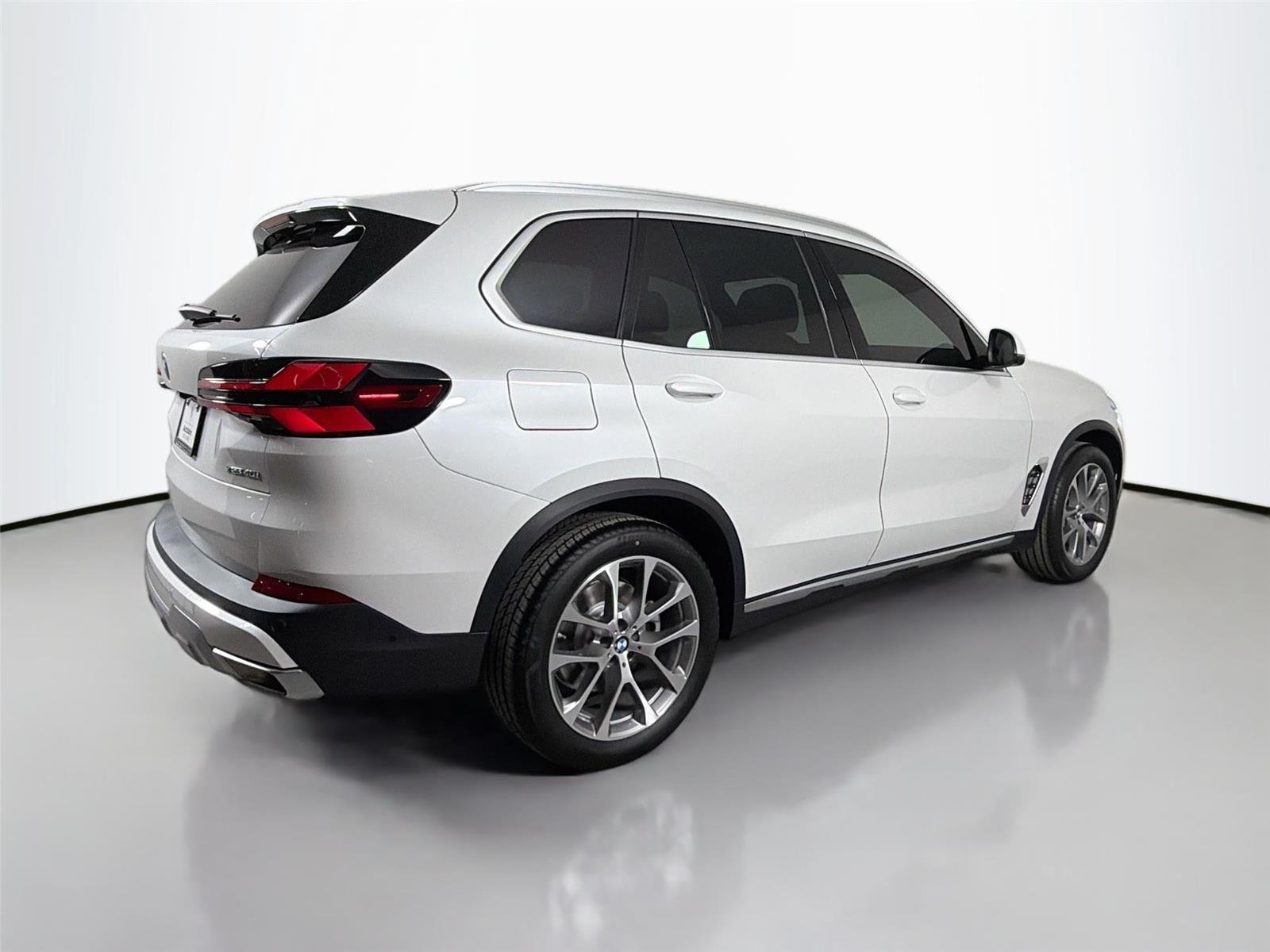 New 2026 Mineral White Metallic BMW xDrive40i image 5