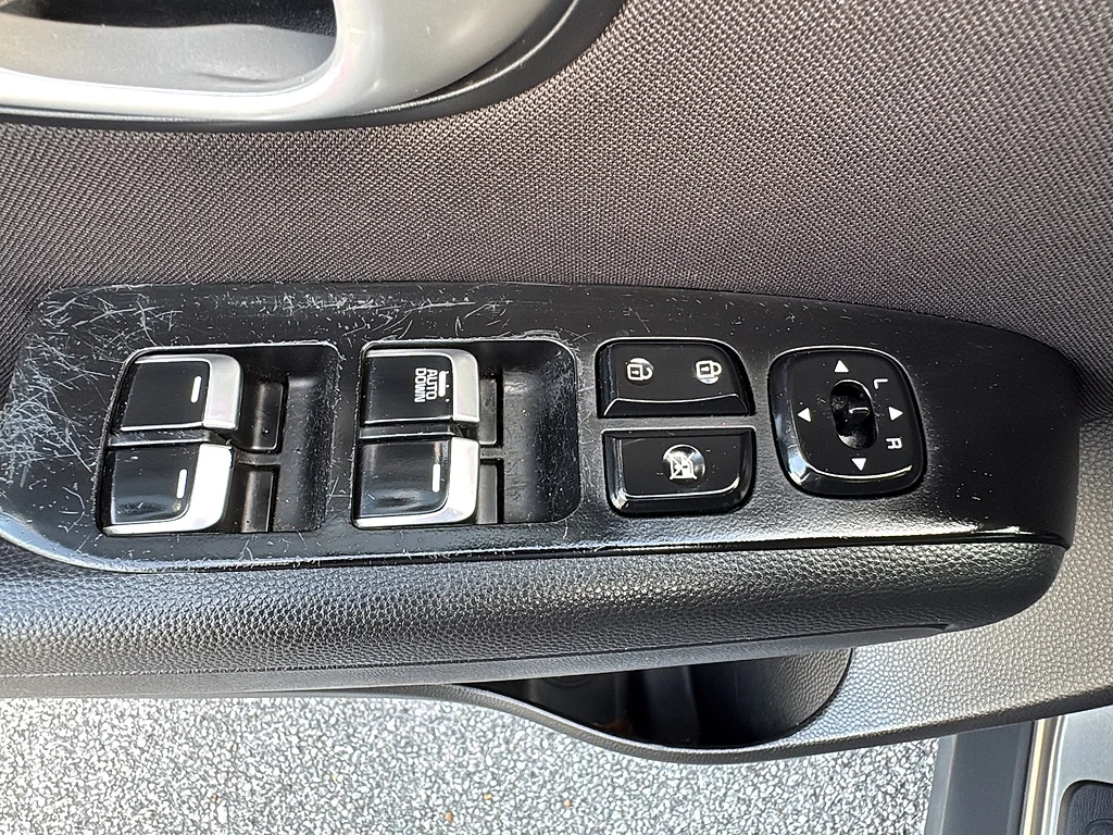 Used 2019 Titanium Gray Kia  image 31