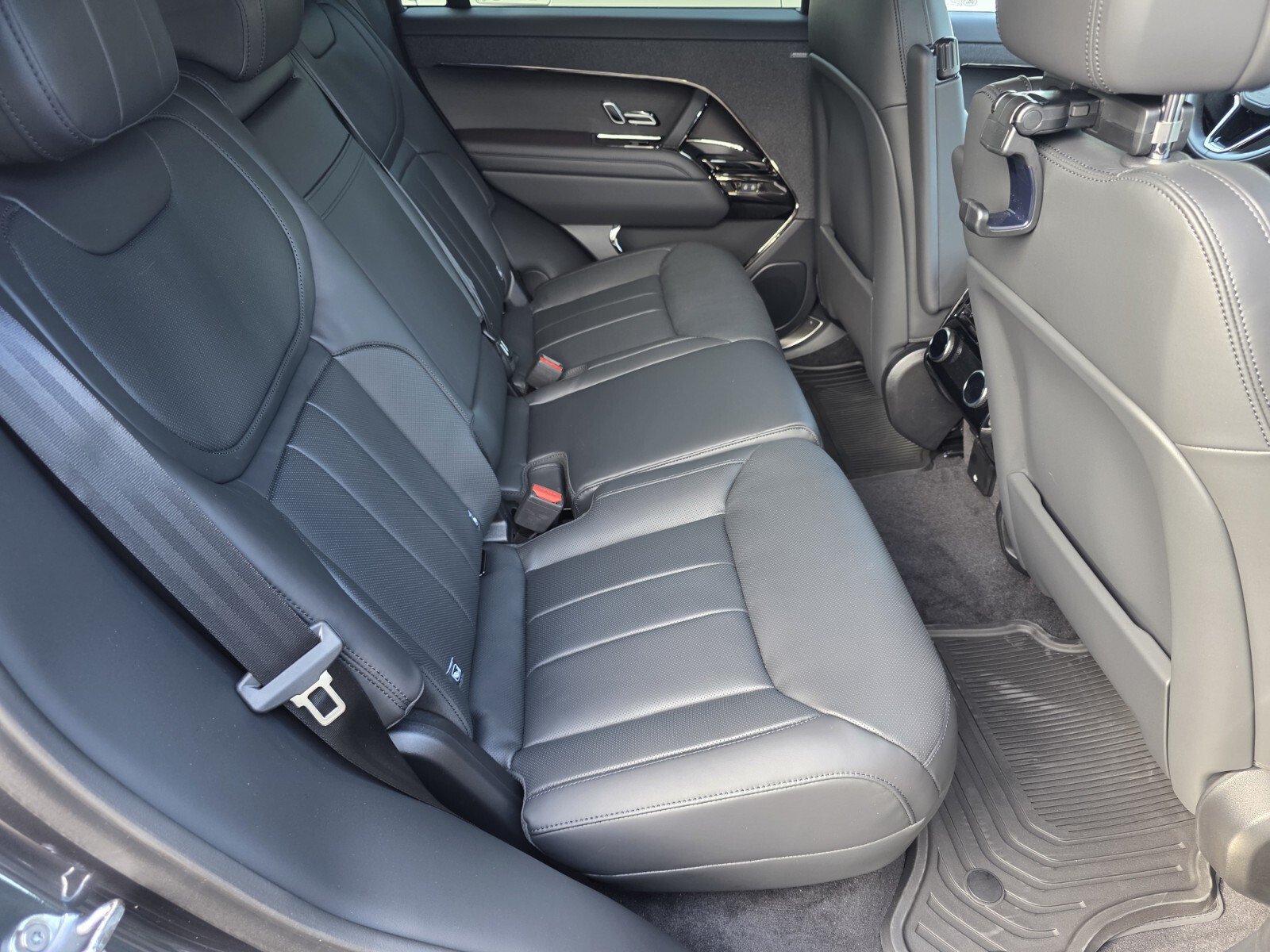 New 2026 Carpathian Grey Land Rover P400 Dynamic SE image 5