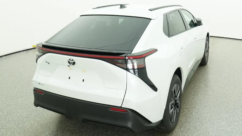 New 2026 Wind Chill Pearl Toyota XLE image 20