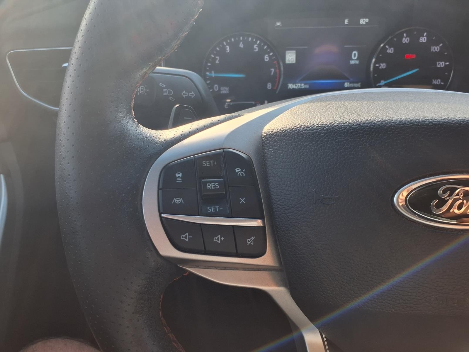 2022 Ford Explorer photo 17 of 27