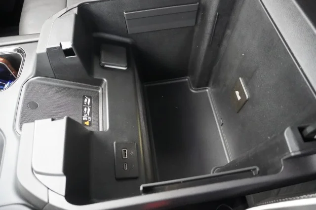 Used 2024 WHITE GMC AT4X image 32
