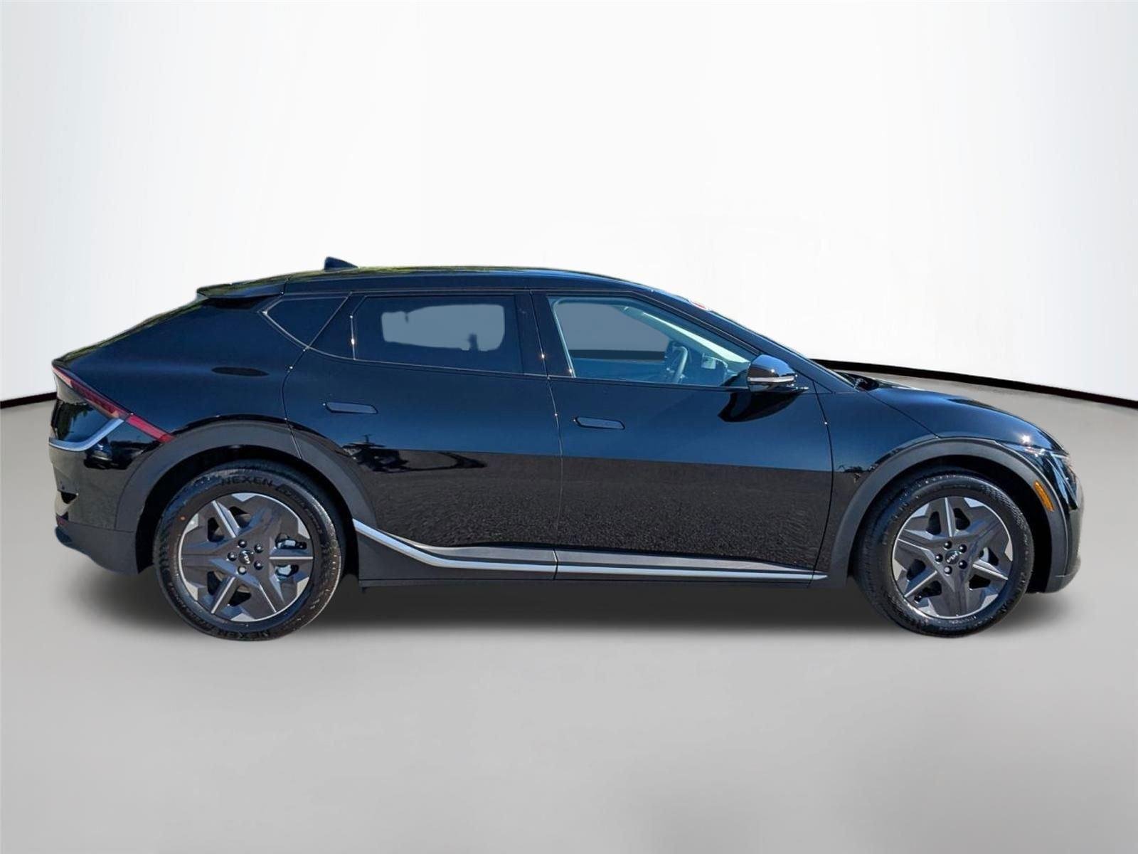 New 2025 Ebony Black Kia Light Long Range image 6