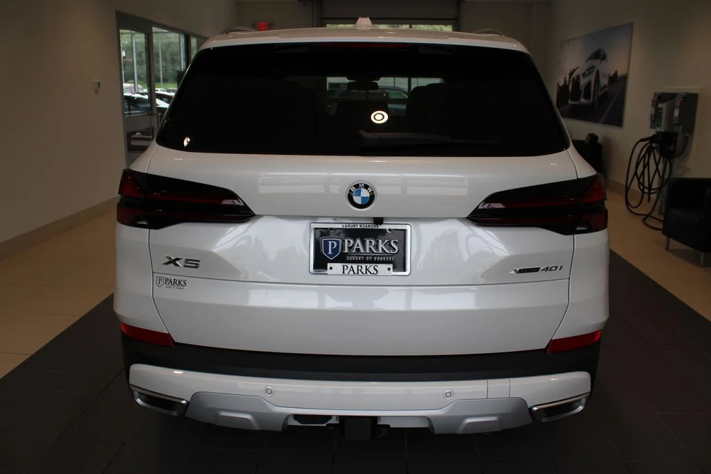 New 2026 Mineral White Metallic BMW xDrive40i image 26