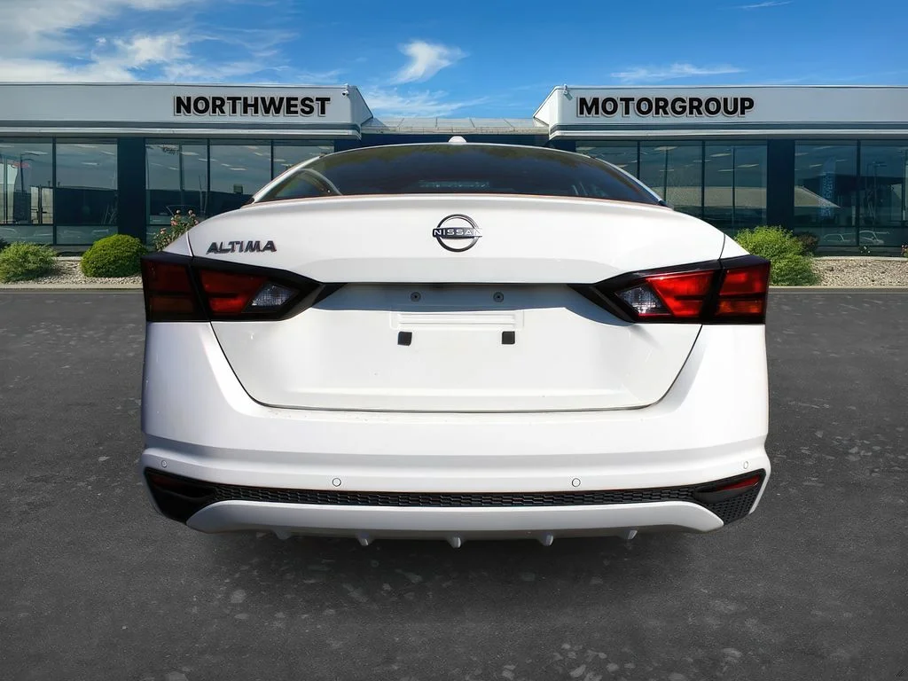 2025 Nissan Altima SV - Photo 10