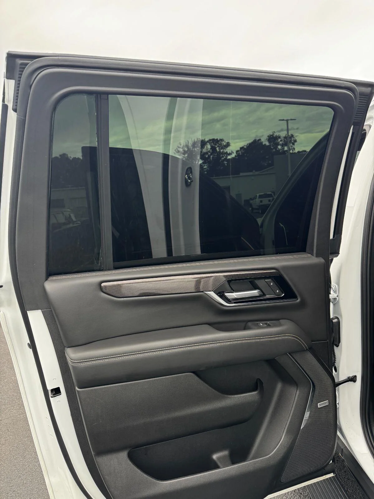 Used 2025 Summit White GMC Elevation image 26