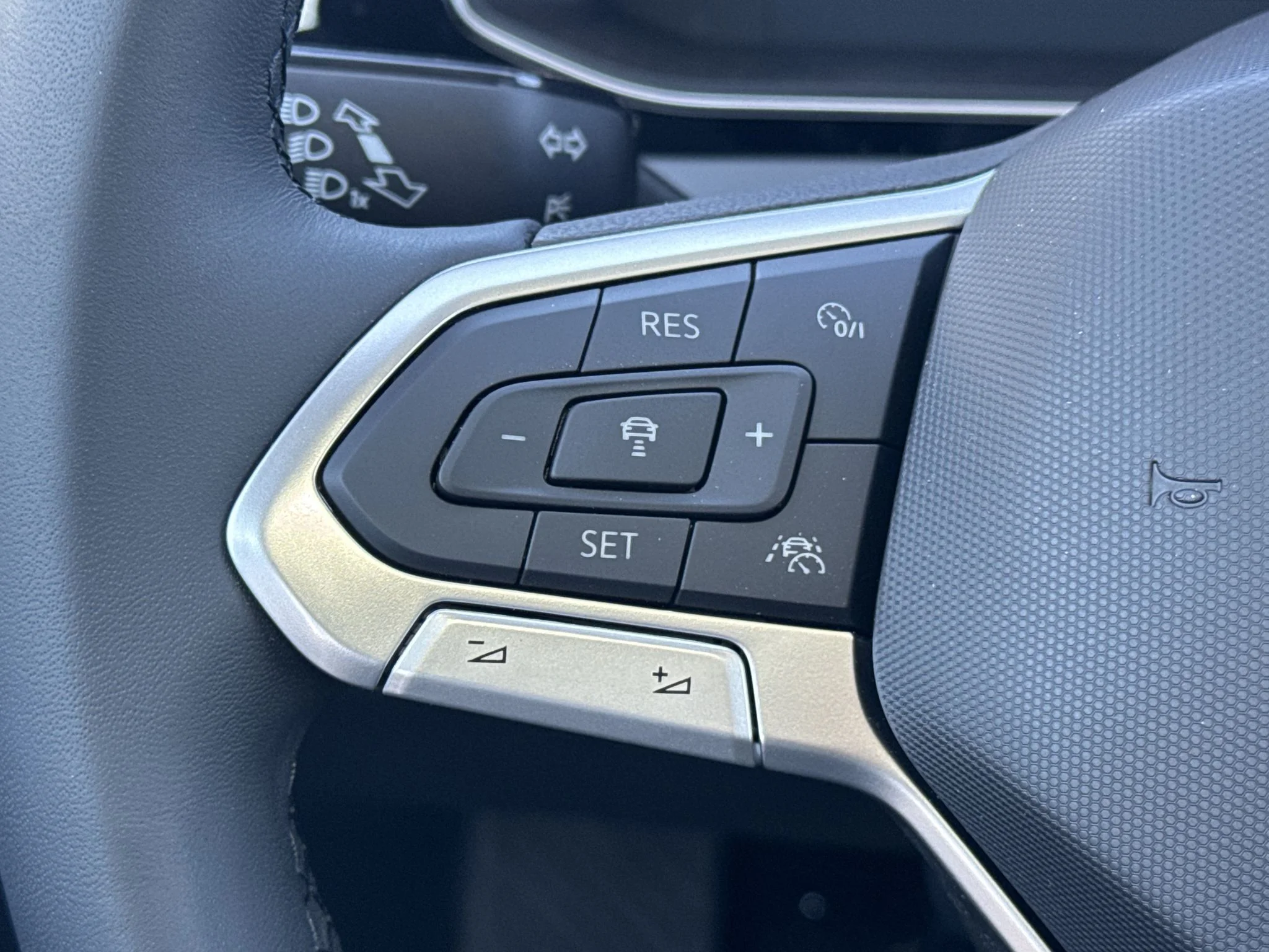 New 2026 Opal White Pearl Volkswagen SEL image 19