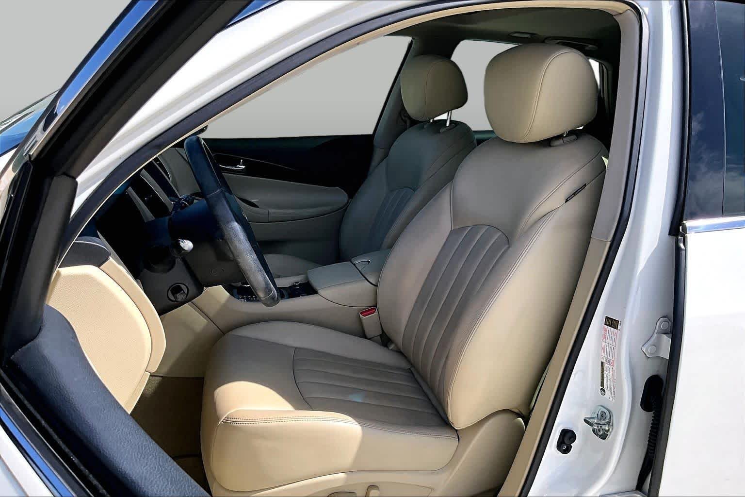 Pre-Owned 2017 INFINITI QX50
