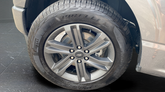 Used 2023 Carbonized Gray Metallic Ford Lariat image 30