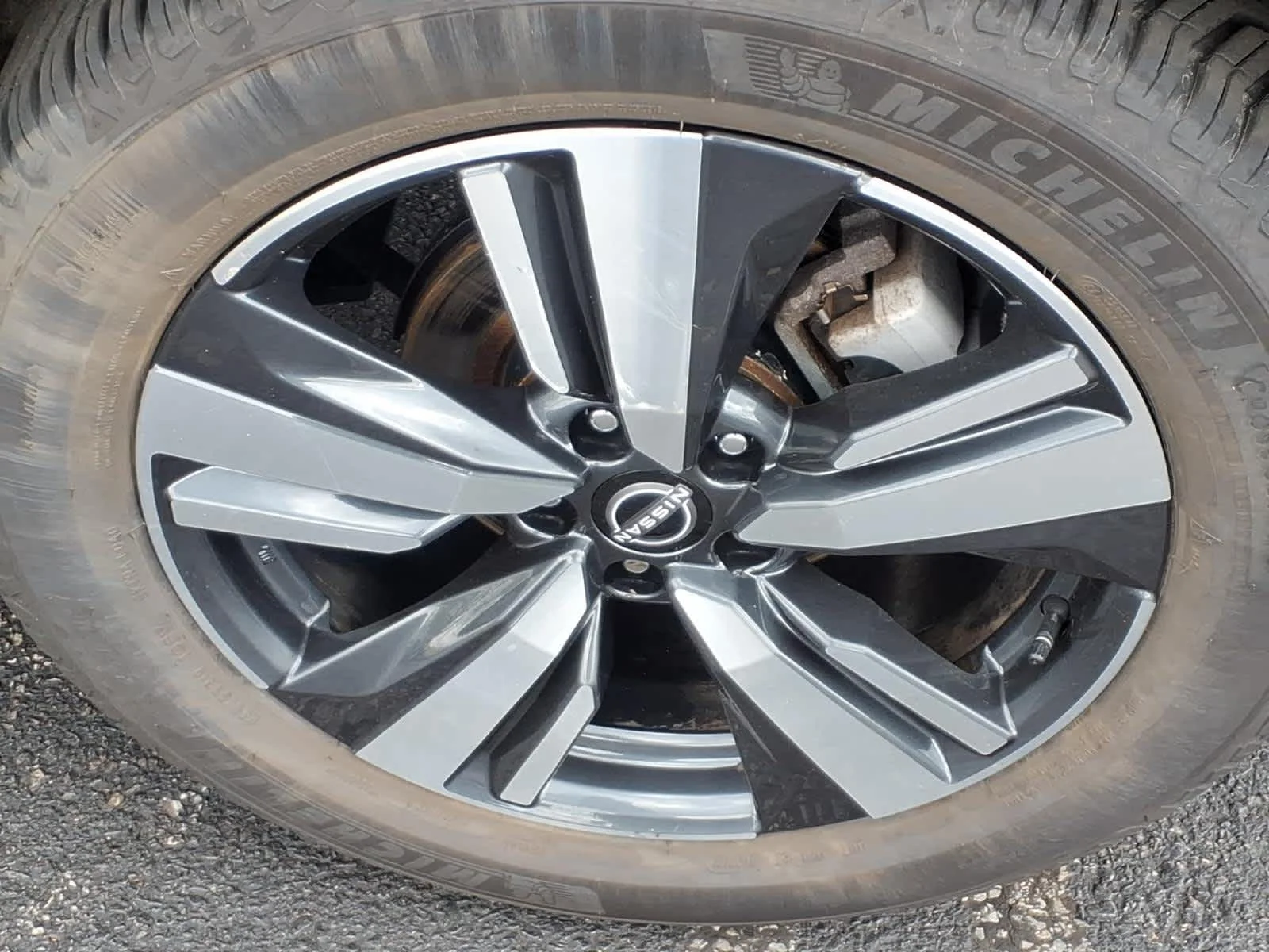 Certified Used 2023 Super Black Nissan SL image 9