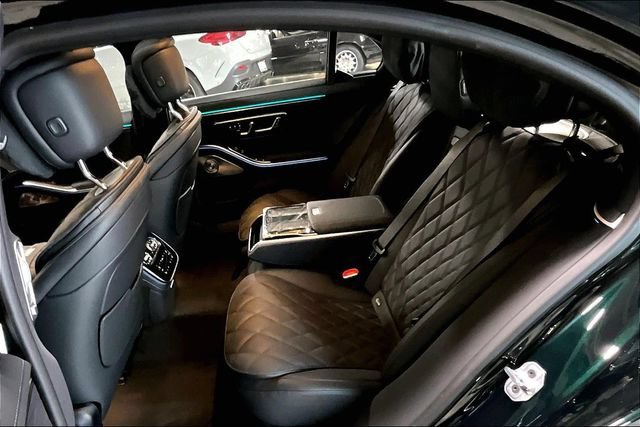 New 2027 Emerald Green Metallic Mercedes-Benz S 580 image 39