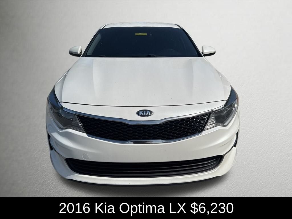 Used 2016 Snow White Pearl Kia LX image 8