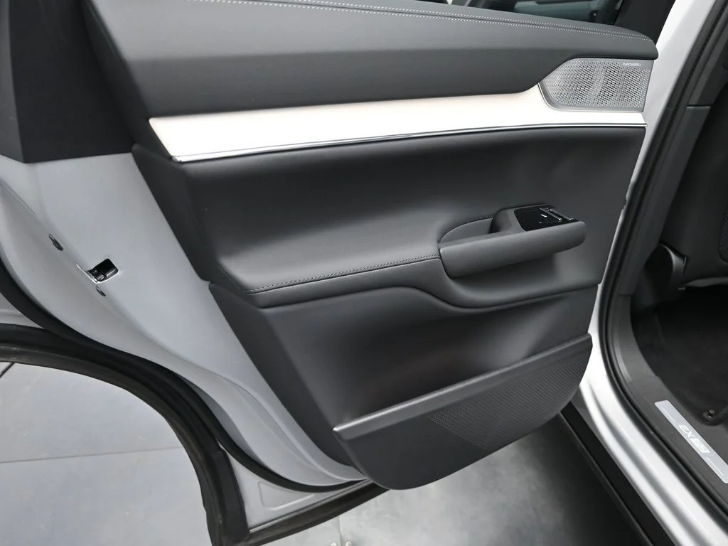 2025 Volvo EX90 Ultra - Photo 13