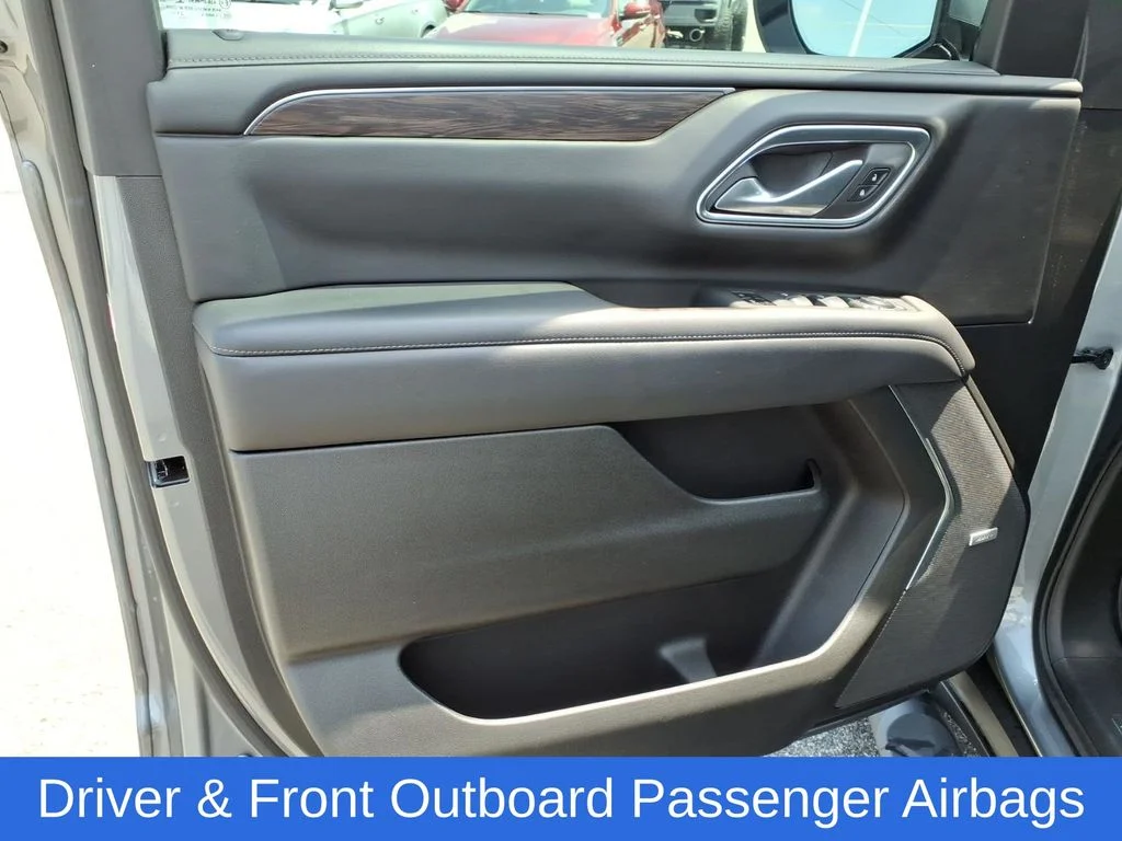 Used 2022 Gray Chevrolet Z71 image 28