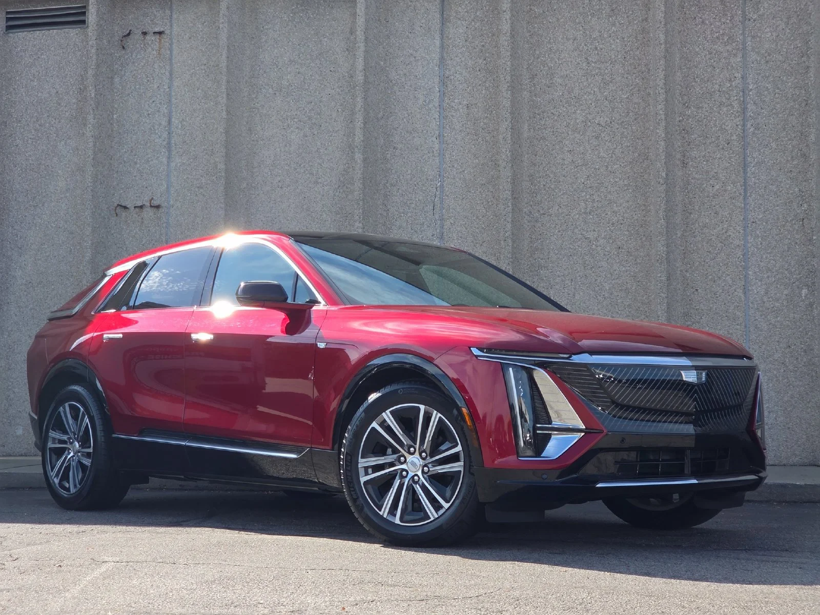 2024 Cadillac LYRIQ Luxury 1