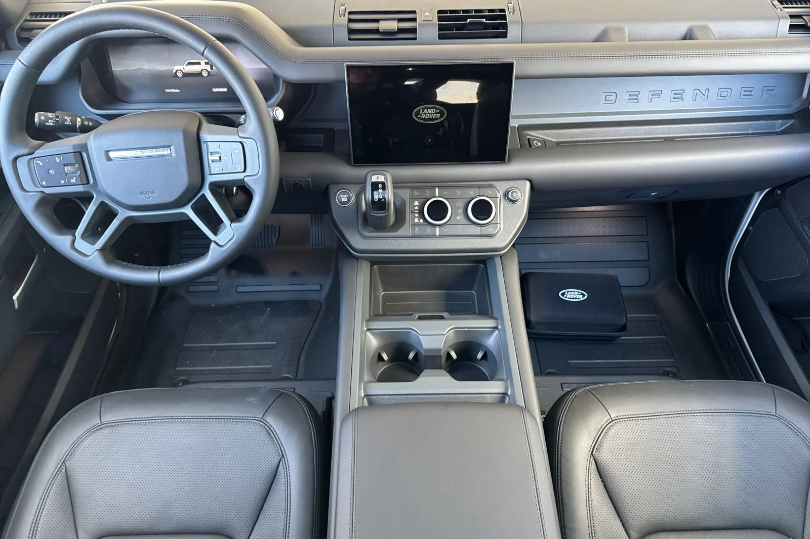 2025 Land Rover Defender X-Dynamic SE - Photo 13