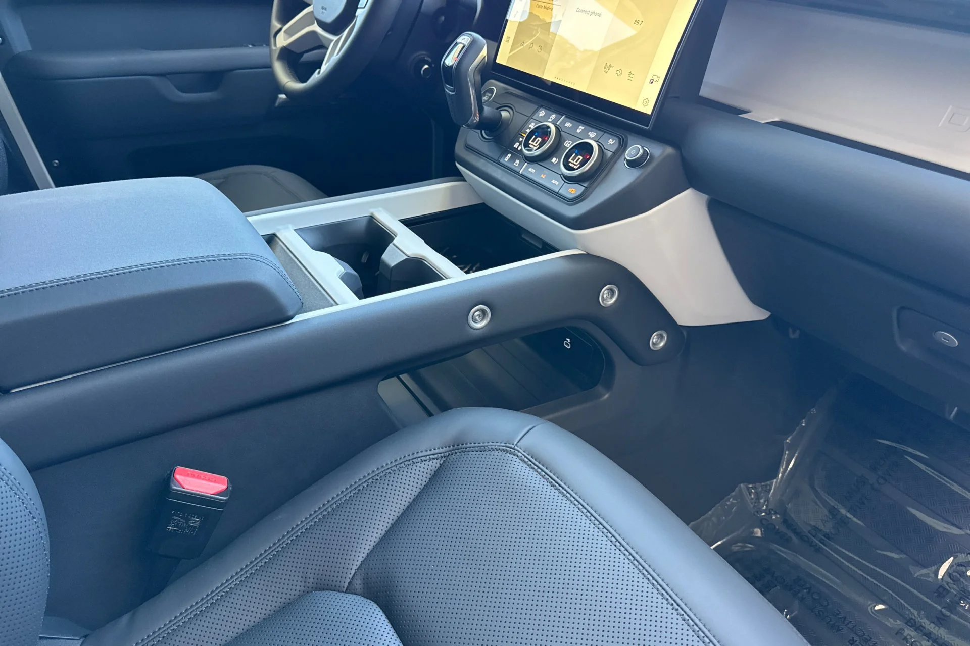 New 2026 Fuji White Land Rover X-Dynamic SE image 18