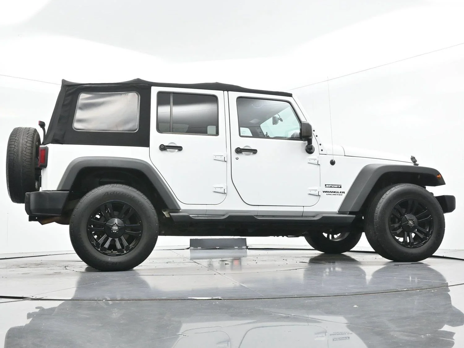 Used 2015 Bright White Clearcoat Jeep Sport image 48