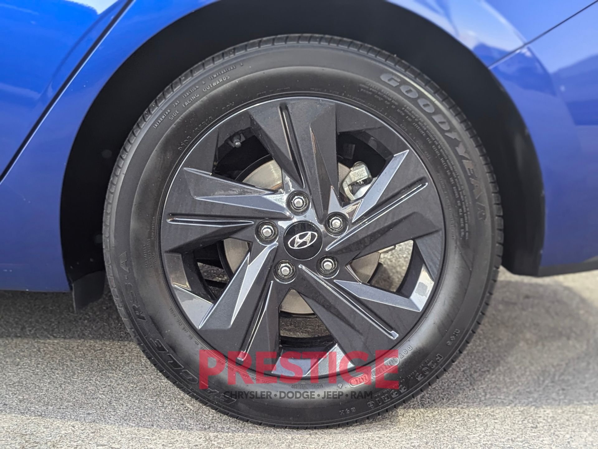 Used 2023 Blue Hyundai SEL image 11