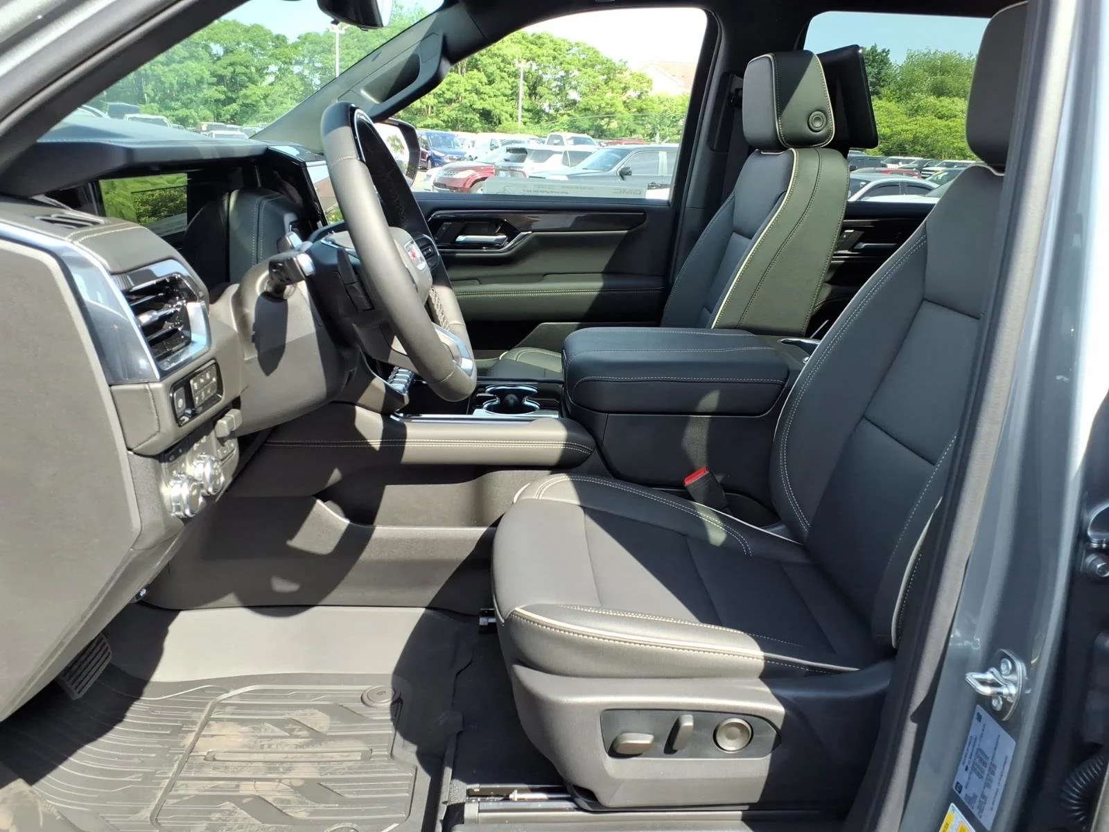 New 2026 Sterling Metallic GMC Elevation image 4