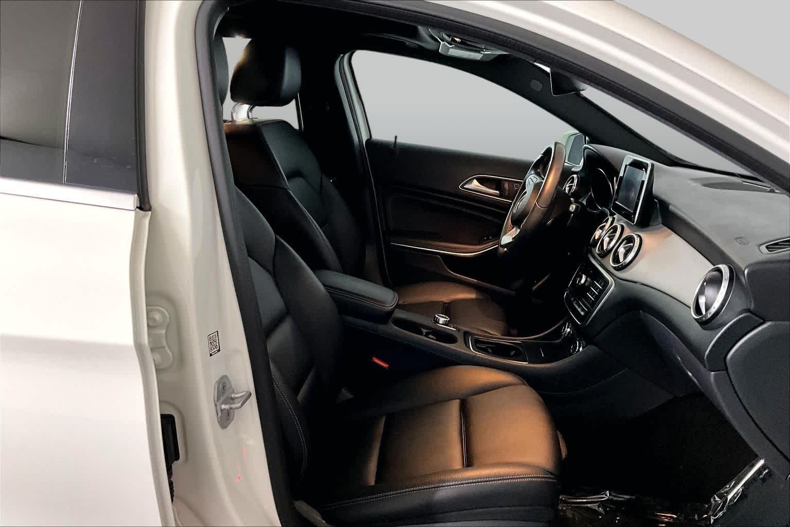 Used 2017 Cirrus White Mercedes-Benz GLA 250 image 8