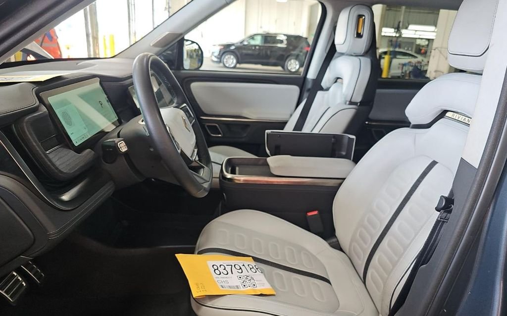 Used 2024 Gray Rivian  image 5