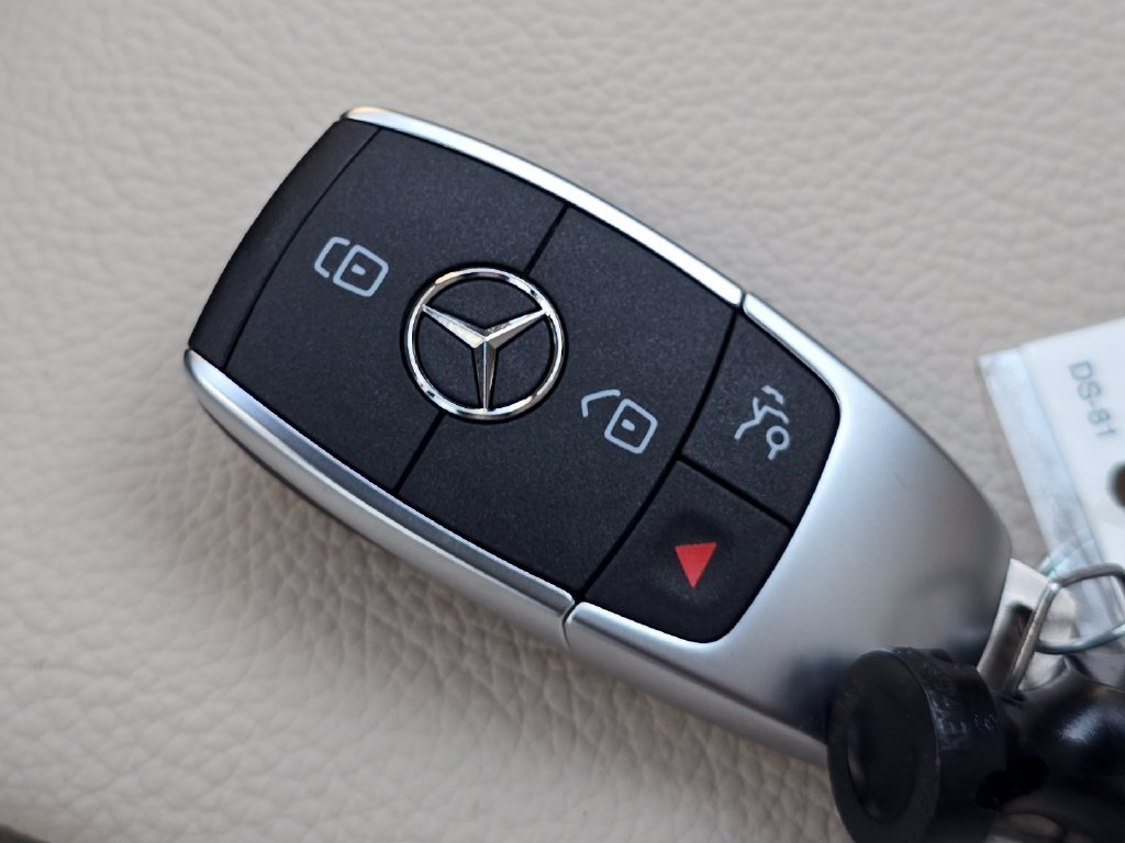 New 2026 Night Black Mercedes-Benz GLB 250 image 36