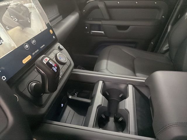 New 2026 Santorini Black Land Rover X-Dynamic SE image 34