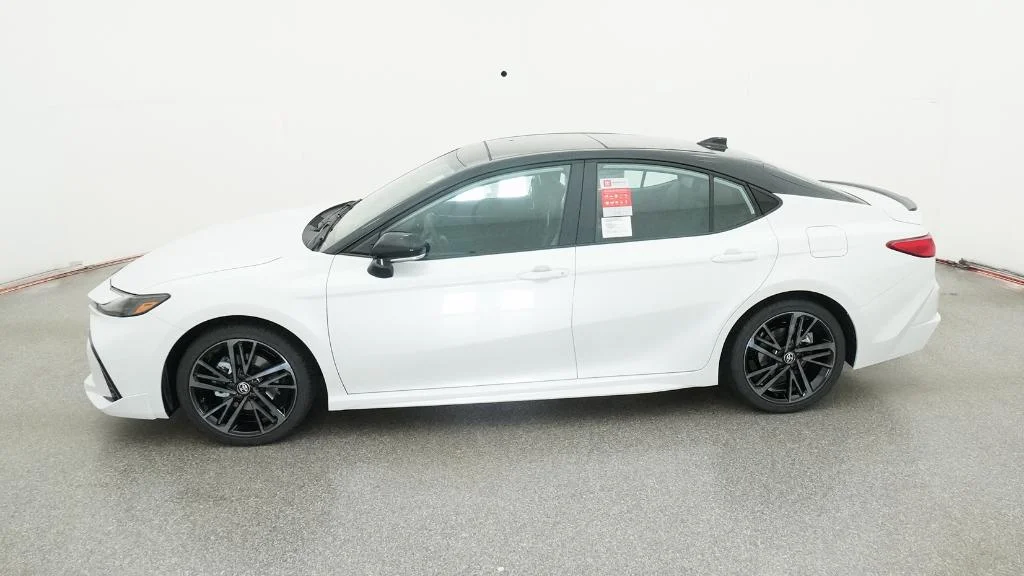 New 2026 Wind Chill Pearl with Midnight Black Metallic roof Toyota XSE image 12