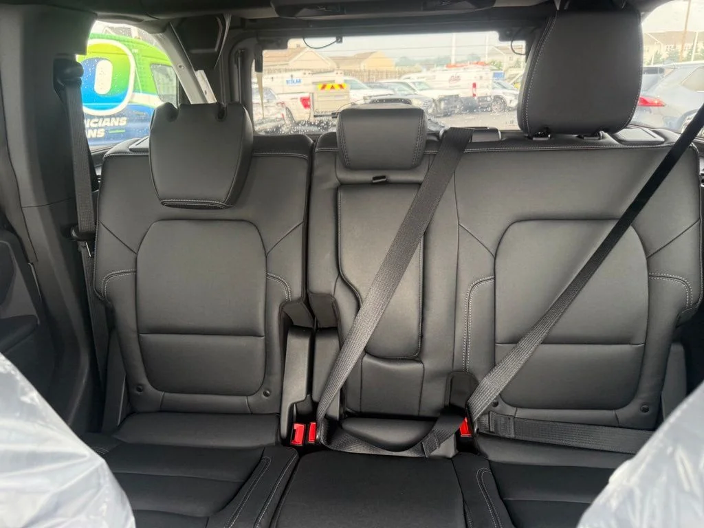 New 2026 Avalanche Gray Ford Big Bend® image 32