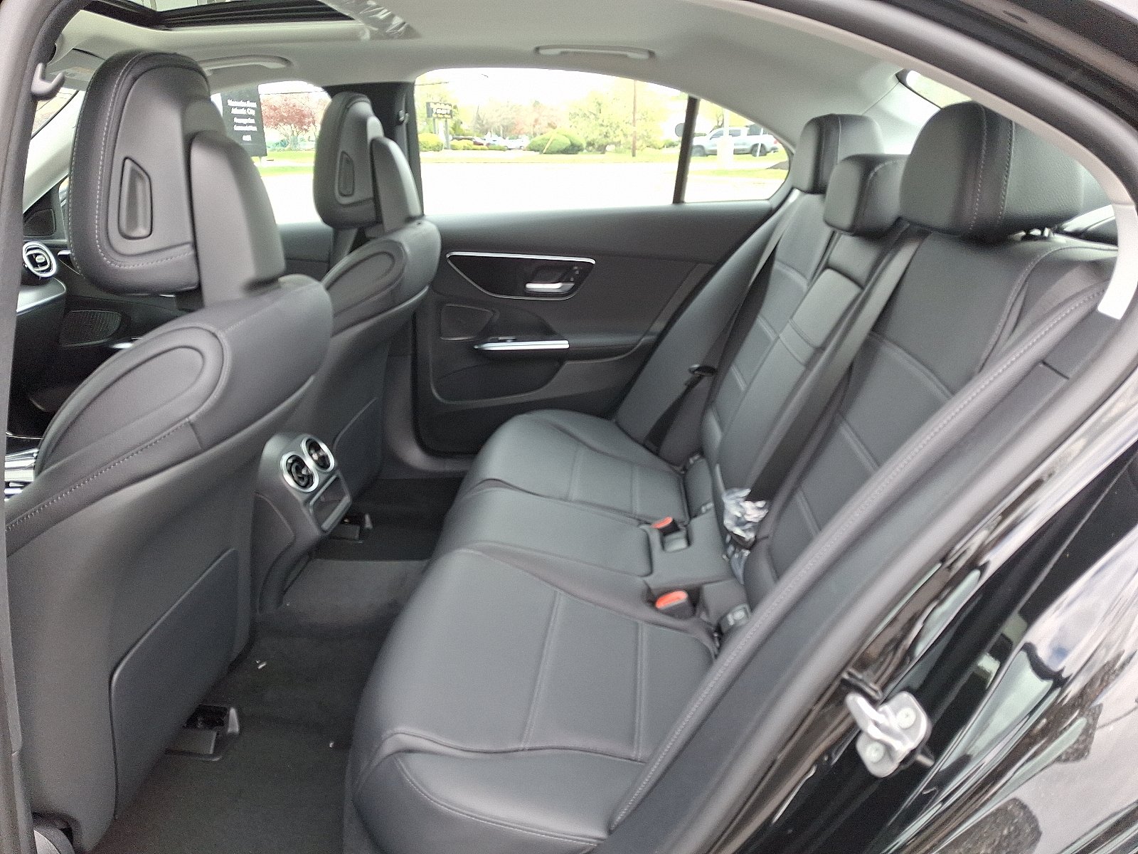 2025 Mercedes-Benz C-Class Sedan C 300 - Photo 9