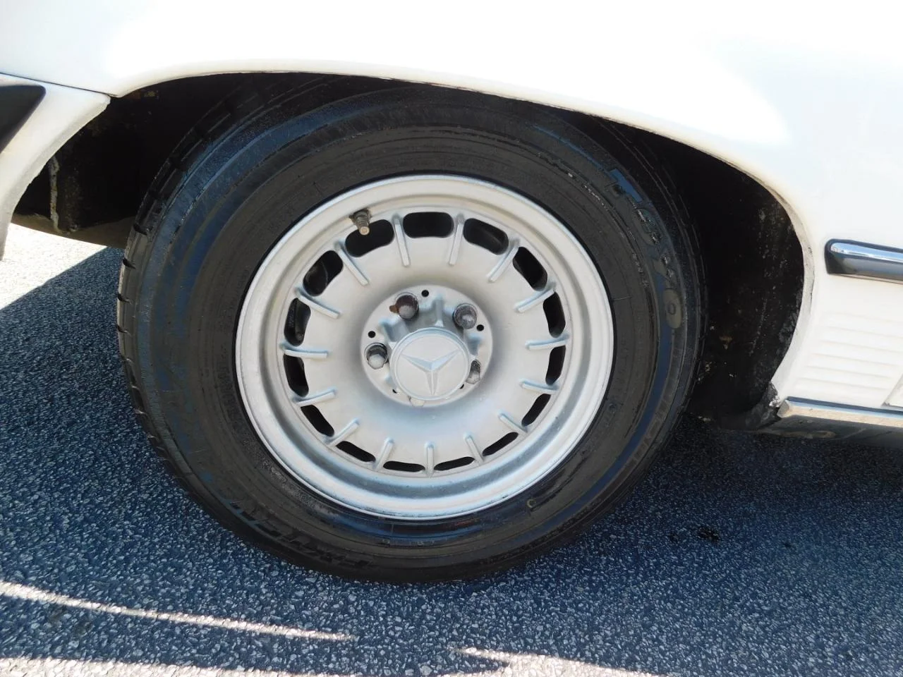 Used 1980 White Mercedes-Benz Convertible image 9