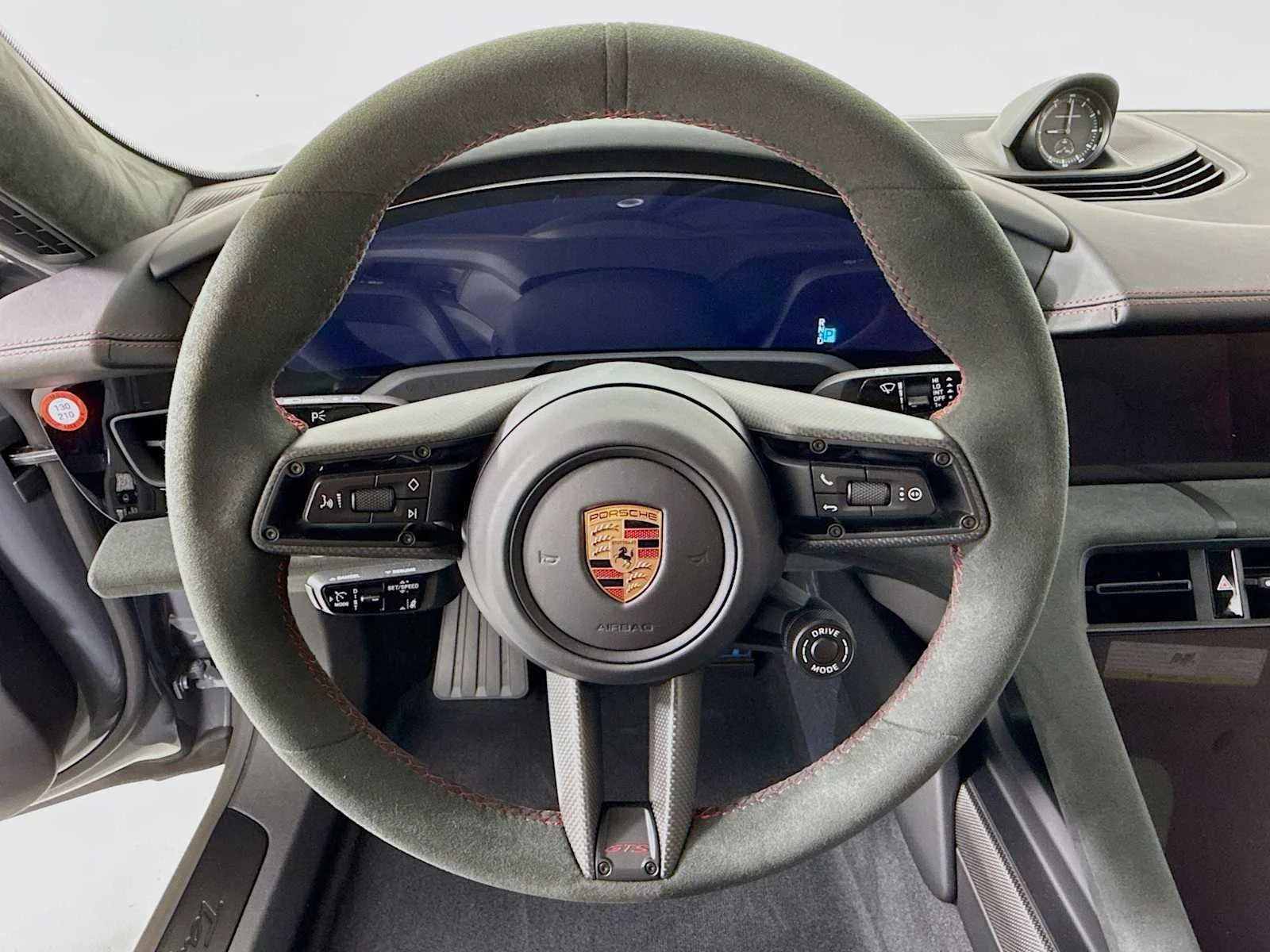 2026 Porsche Taycan GTS - Photo 15