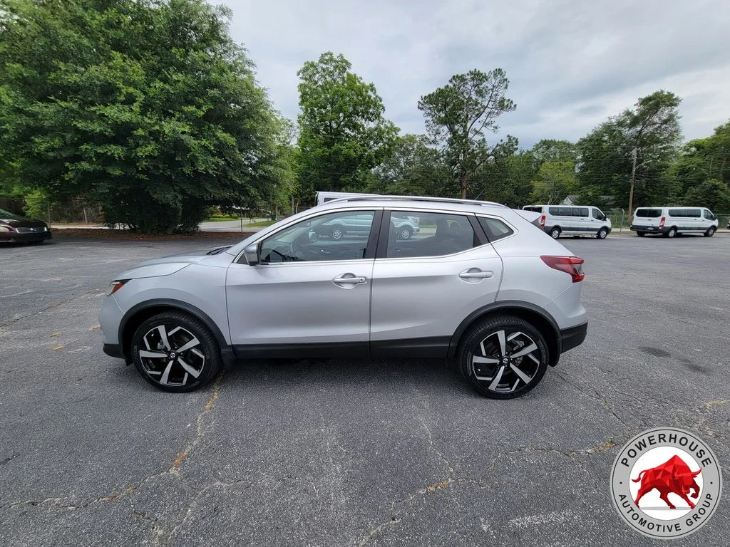 Used 2021 Silver Nissan SL image 2
