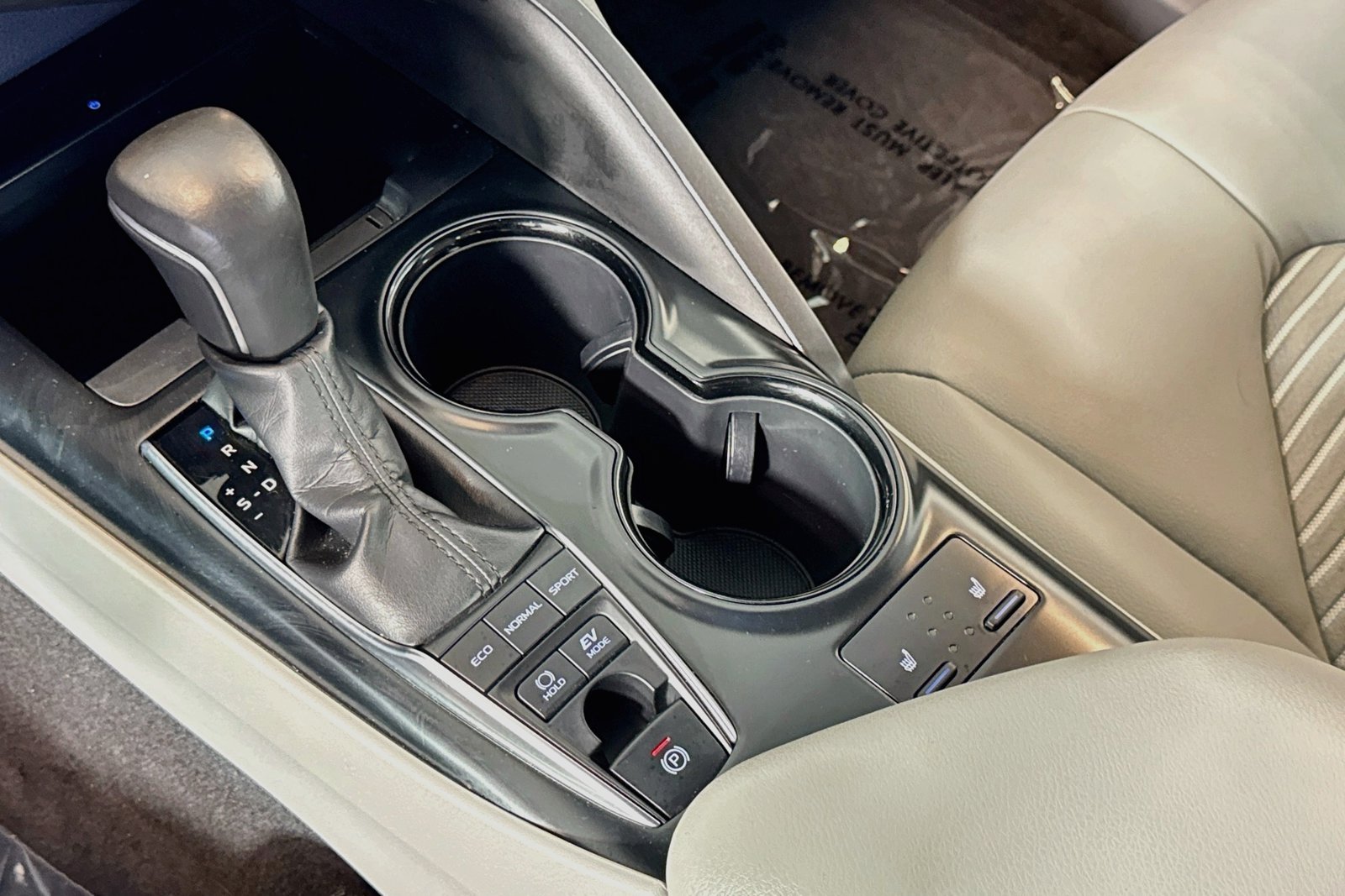 Used 2019 White Toyota Hybrid SE image 16