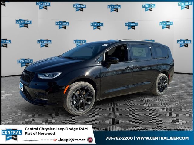 2026 Chrysler Pacifica Select AWD's photo