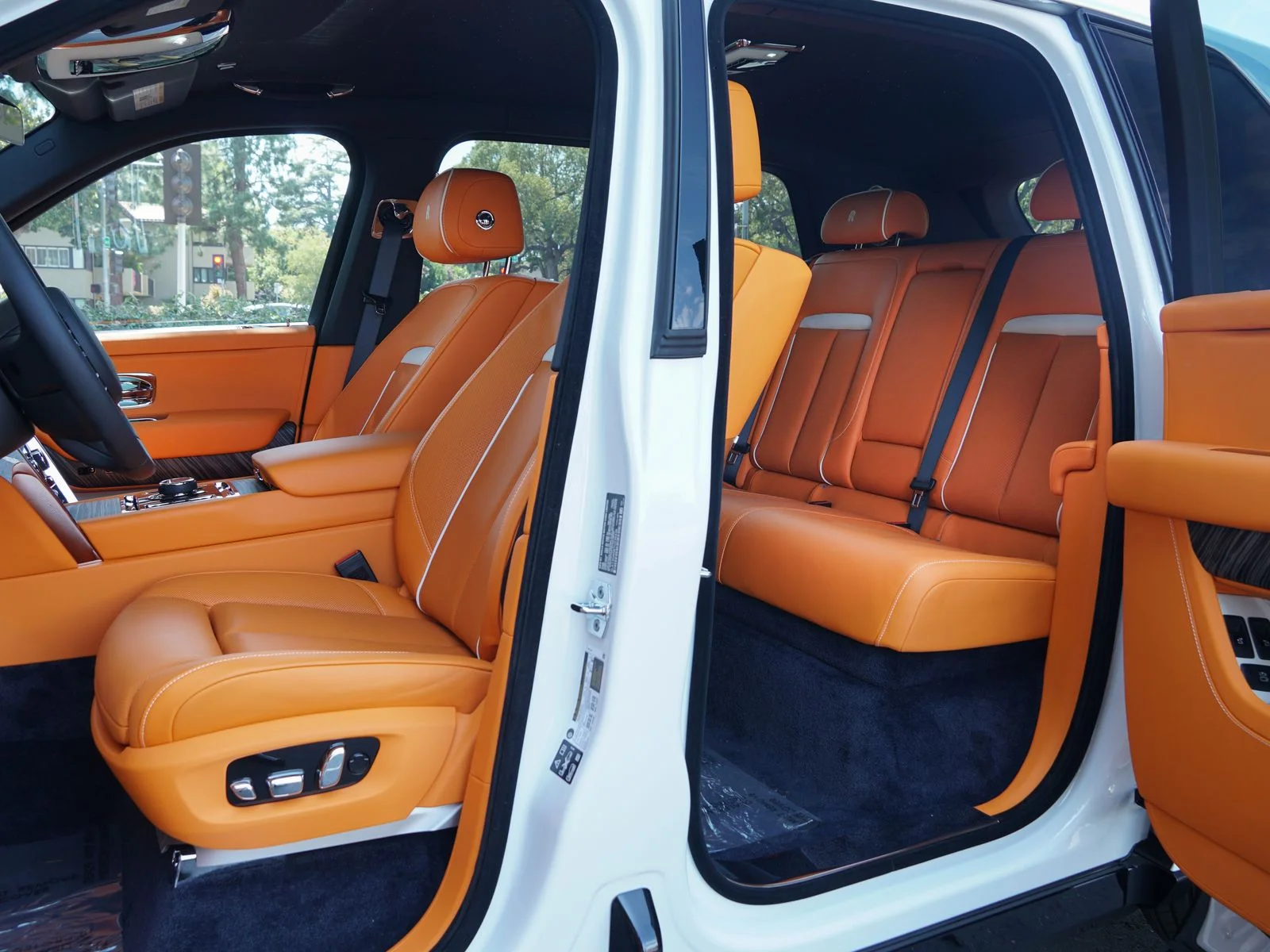 New 2026 Arctic White Rolls-Royce  image 22