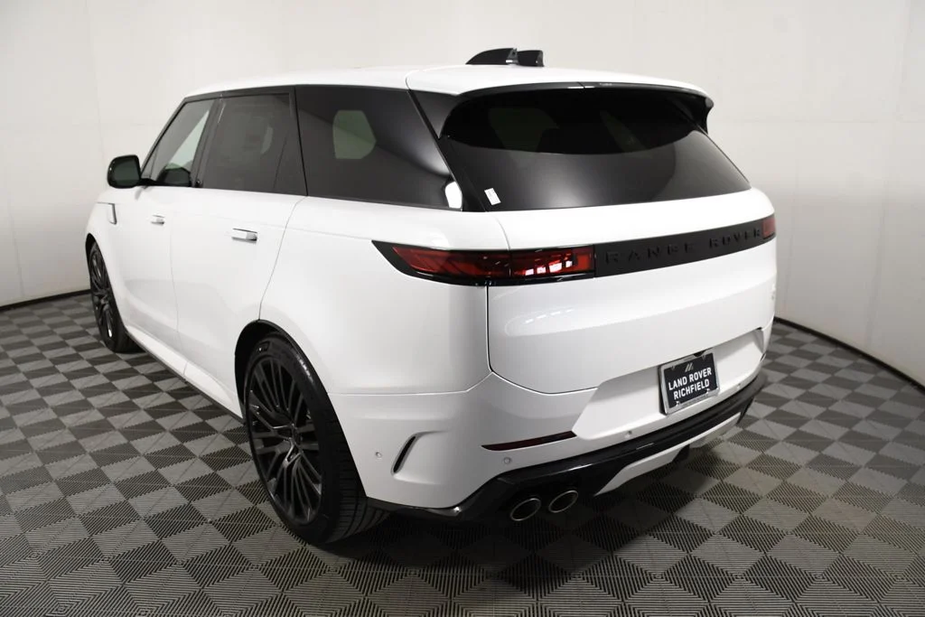 New 2026 Ostuni Prl Whi Land Rover SV image 4