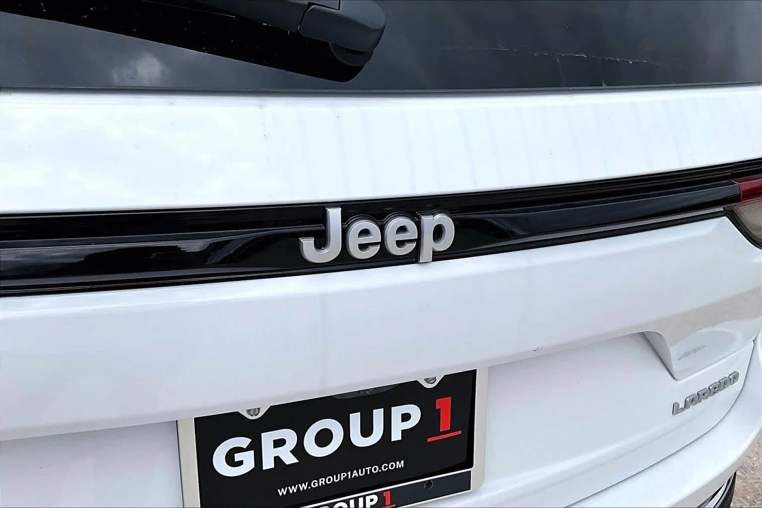 New 2026 Bright White Clear-Coat Exterior Paint Jeep Laredo image 16
