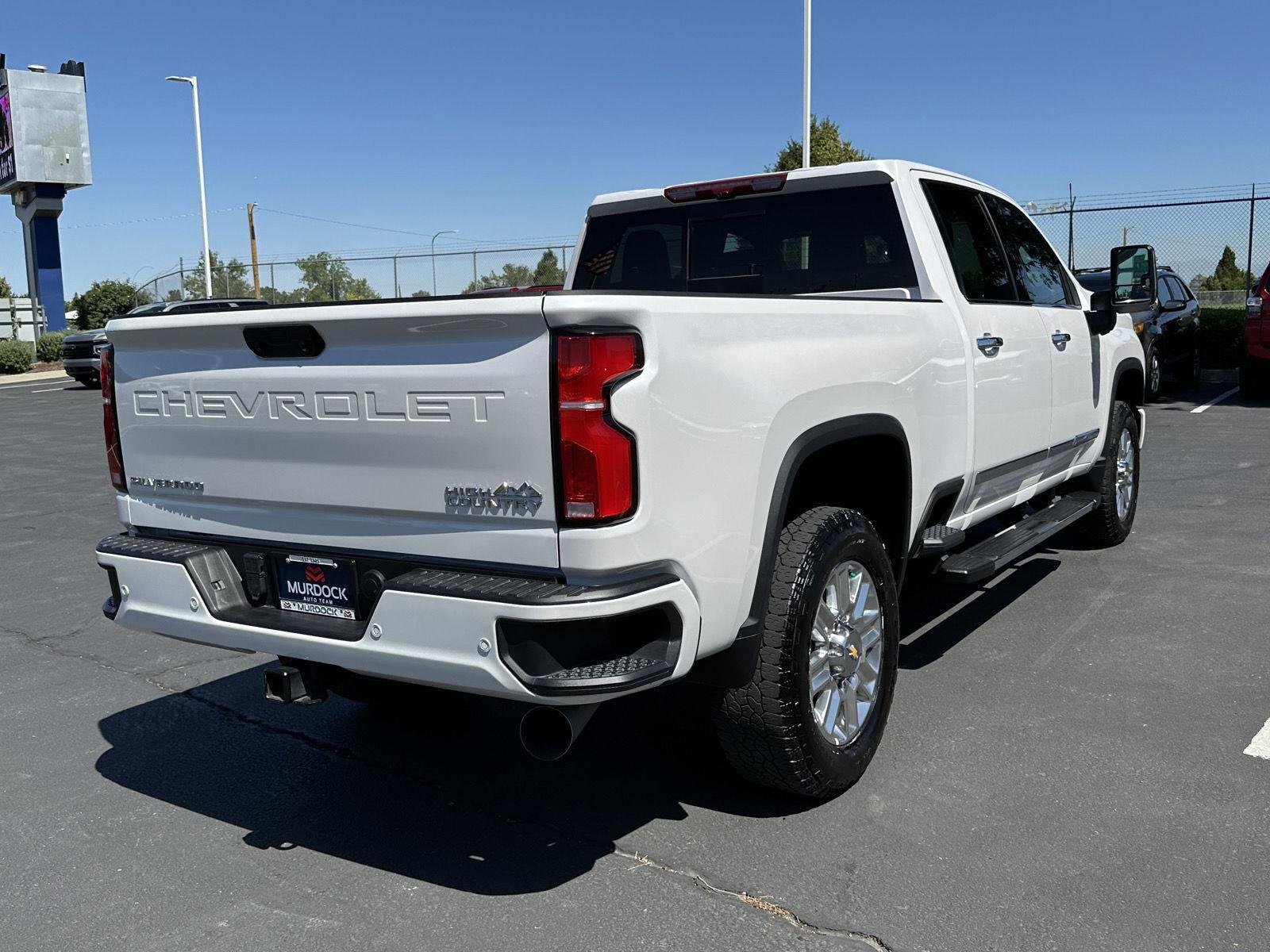Certified Used 2025 Iridescent Pearl Tricoat Chevrolet High Country image 8