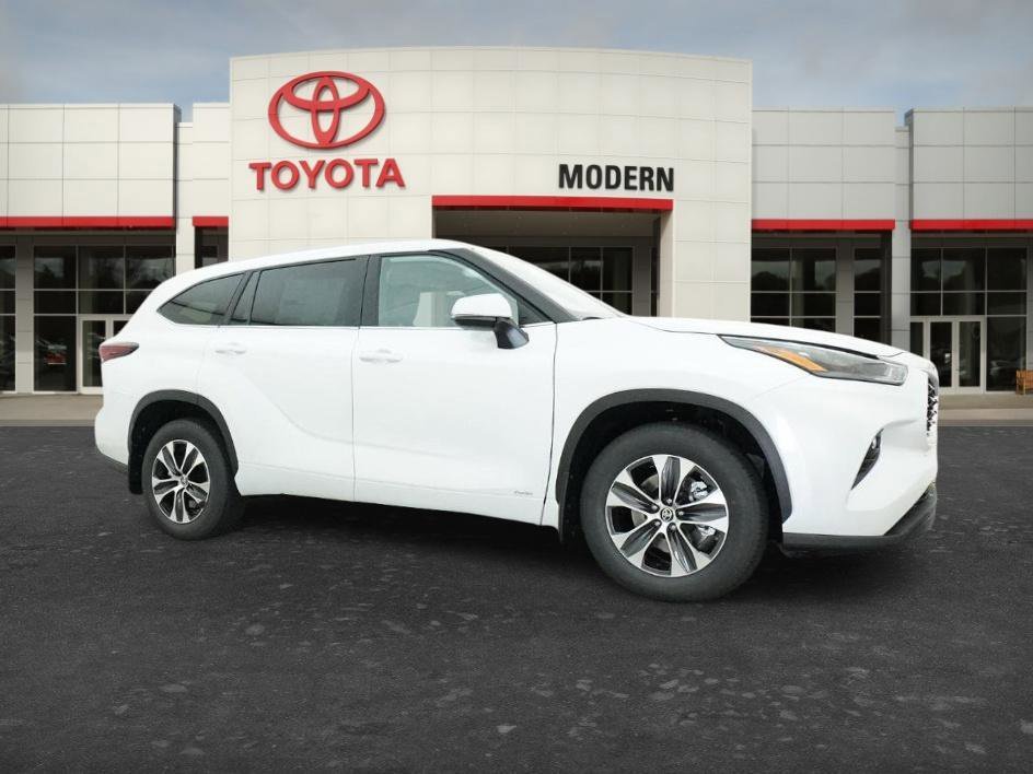 New 2026 Wind Chill Pearl Toyota Hybrid XLE image 4