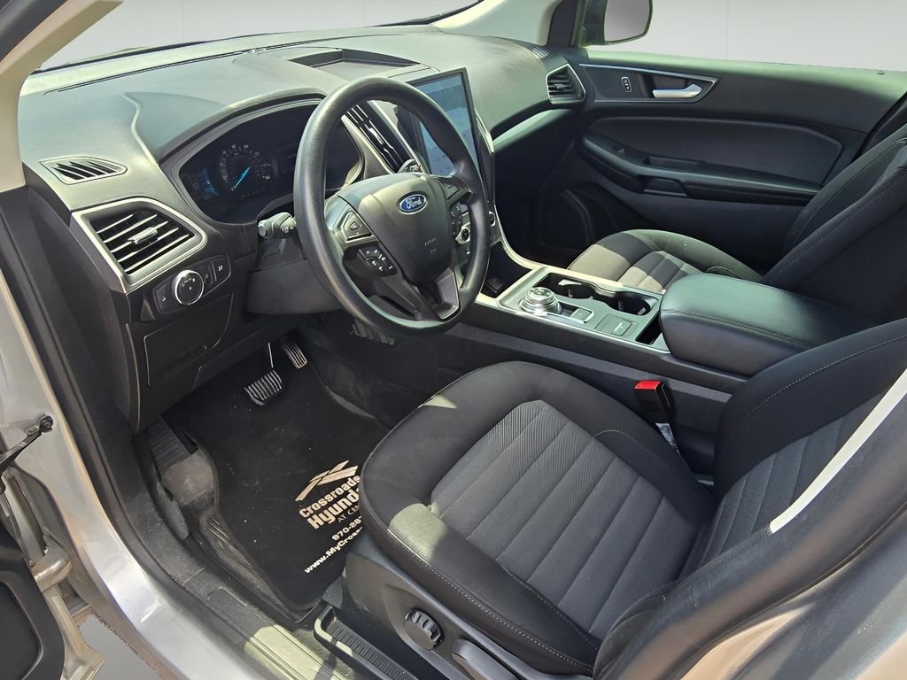 Used 2022 Iconic Silver Metallic Ford SE image 15