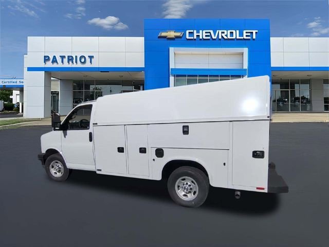 New 2025 Summit White Chevrolet 1WT image 8