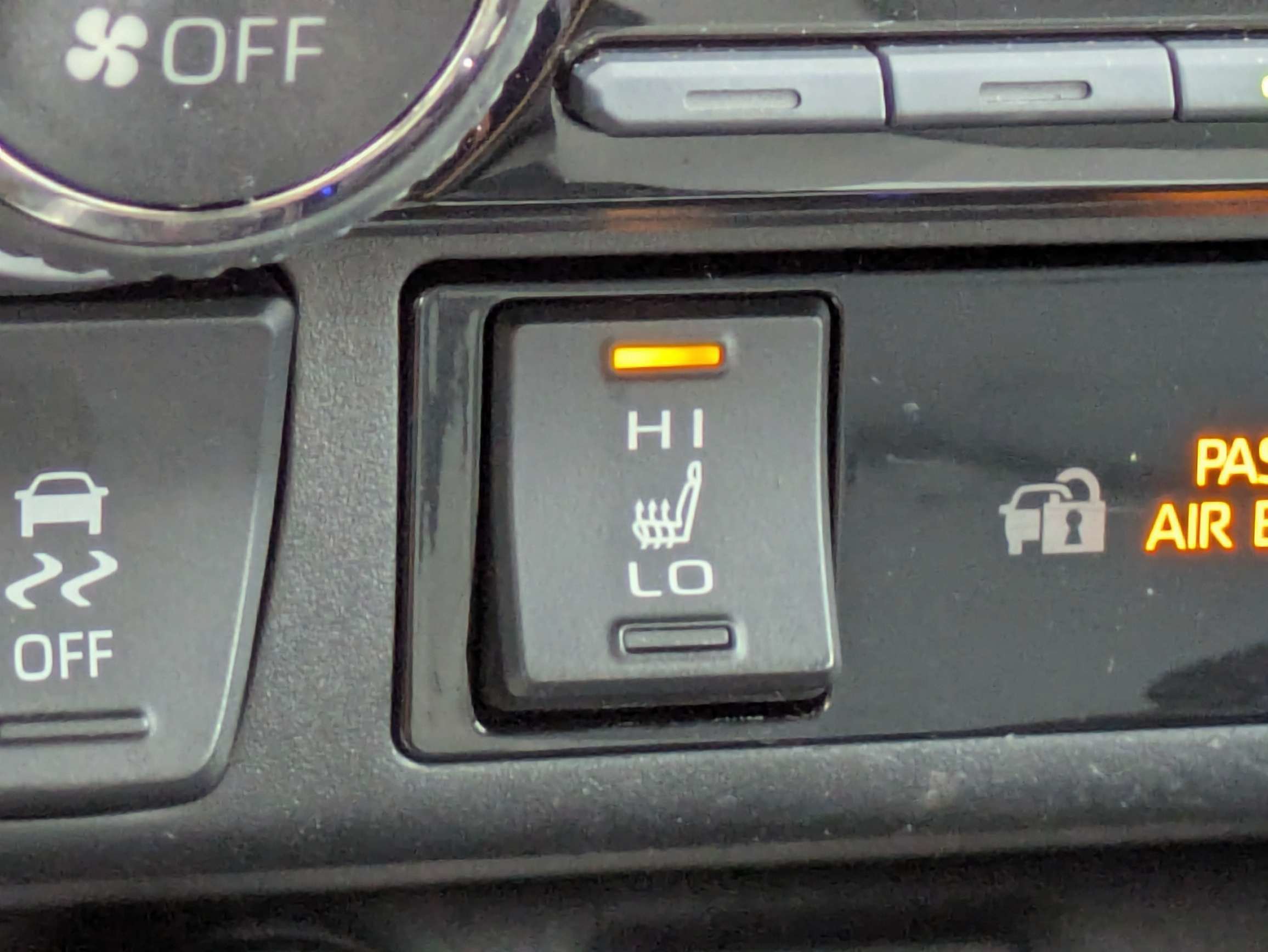 Used 2024 Pearl Toyota XLE Premium image 27