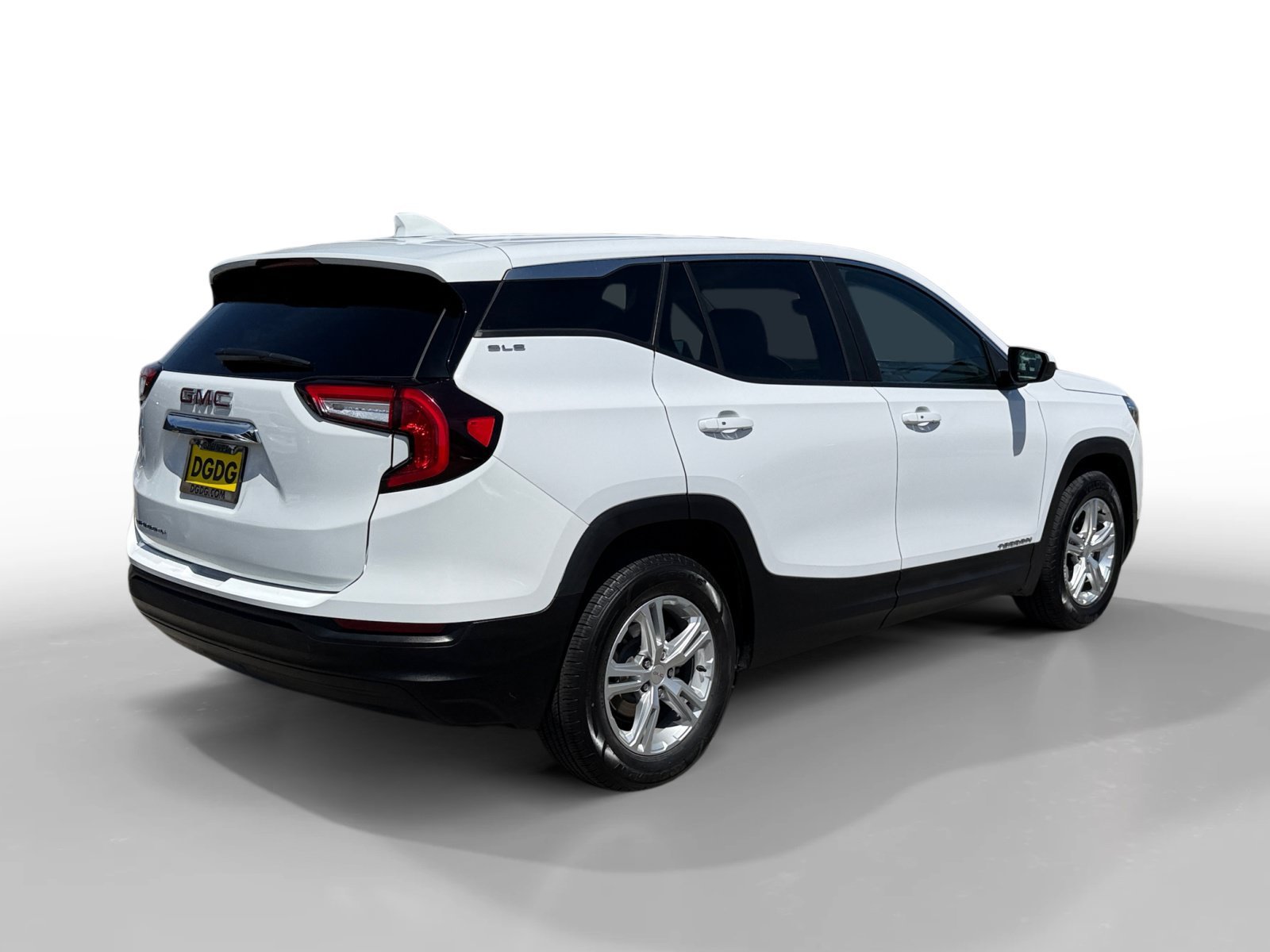 Used 2024 Summit White GMC SLE image 5