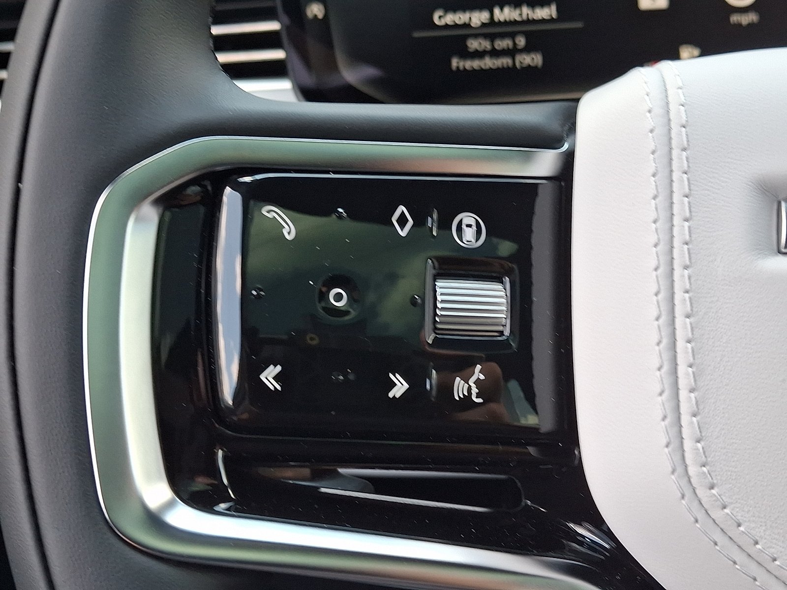 New 2026 Borasco Grey Land Rover P360 SE image 18