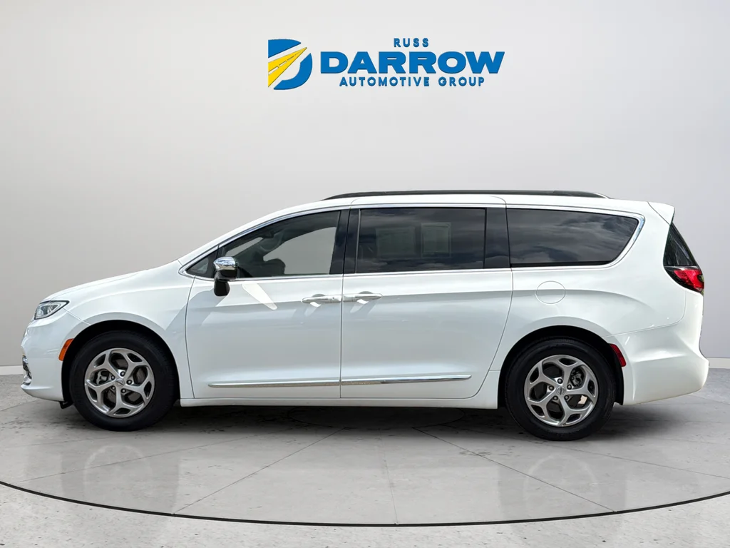 Used 2023 White Chrysler Limited image 2